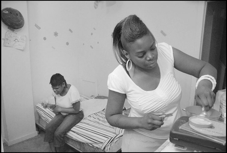 photo of Patricia Rogers and daughter Jazmine, who has autism, Philadelphia, Pennsylvania Linda Johnson Photography, Linda Johnson Photographs