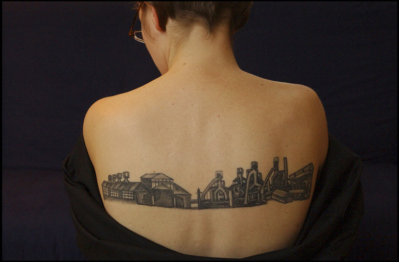 Girl with tattoo of the Bethelehem Steel Plant on her back, Bethlehem, Pennsylvania. Linda Johnson Photography, Linda Johnson Photographs.