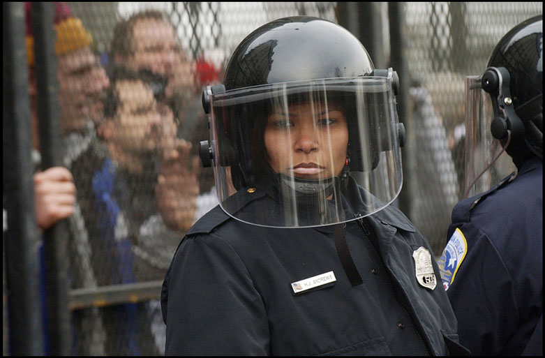 Washington D.C. police officer, inauguration of George W Bush, 2004. Linda Johnson Photography, Linda Johnson Photographs.