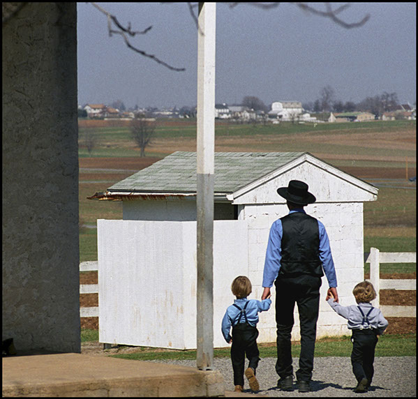 photo of Father and Child, Lancaster County, Amish, Pennsylvania Linda Johnson Photography, Linda Johnson Photographs
