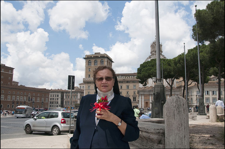 Nun, Rome, Italy. Linda Johnson Photography, Linda Johnson Photographs.